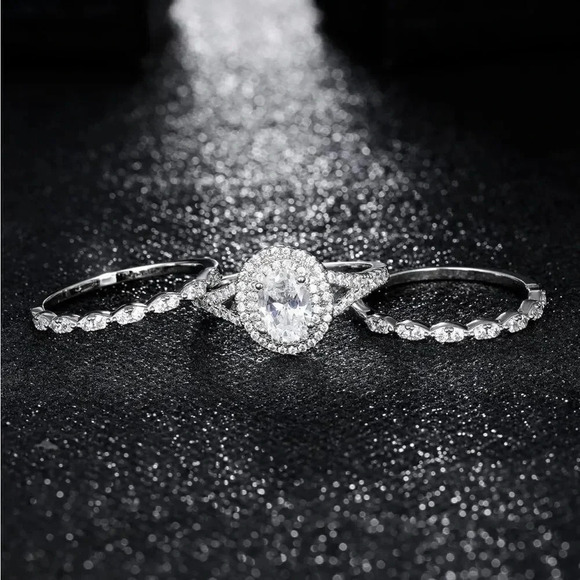 NEW! 18K White Gold Plated Stackable 3 Piece Oval Diamond Ring Set - Picture 4 of 5